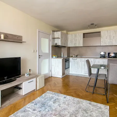 Train Station Flat With Port View