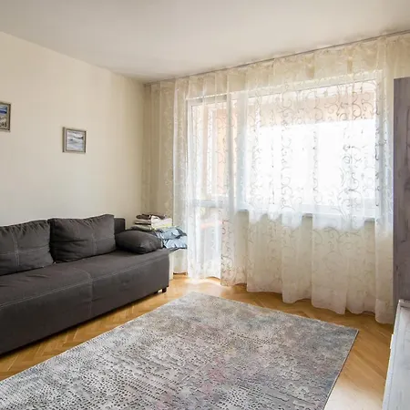 Train Station Flat With Port View Варна