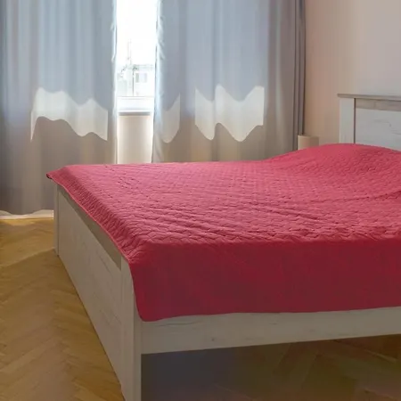 דירה Train Station Flat With Port View *