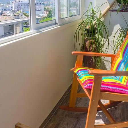 דירה Train Station Flat With Port View