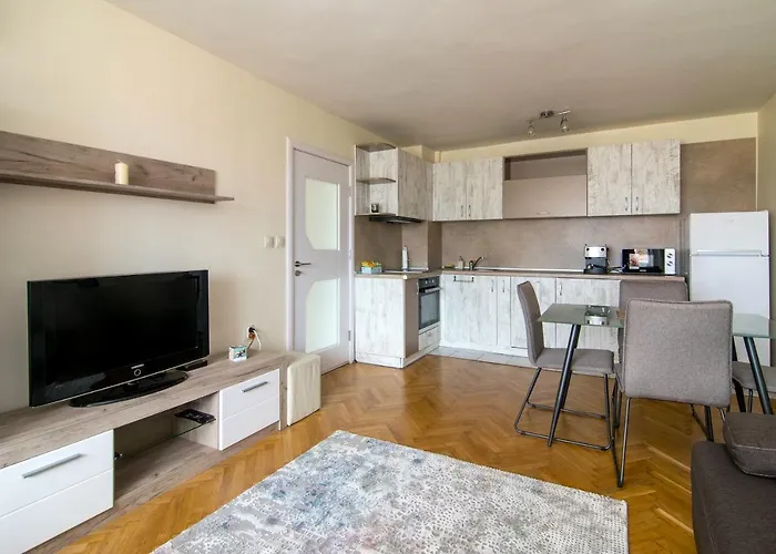 Train Station Flat With Port View