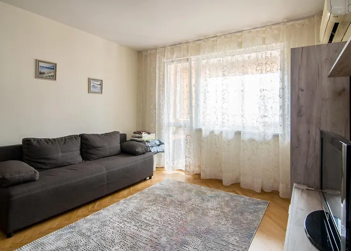 Train Station Flat With Port View Varna